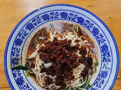 -渝之汇牛肉豌杂面