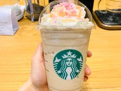 perrier充气天然矿泉水-星巴克臻选(上海合生汇1F店)