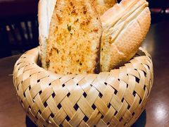 餐前面包Bread-Golden Lily河内巴黎法越料理餐厅(建国西路店)