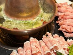 -果松木炭酸菜铜火锅·外婆参鸡汤