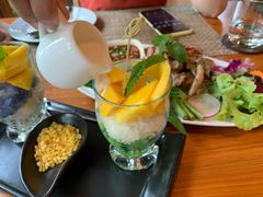 -Chom Cafe and Restaurant