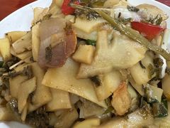 -芦茨金富饭庄·25年老字号·专做稻草鸡