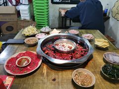 -渝嘴小老弟老火锅(华新村店)