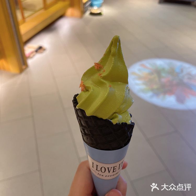 18元/个，年糕绵软，海苔咬不动，年糕里的芝士很腻