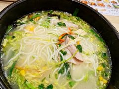 -花馬肆.云南过桥米线(汉神购物广场现场熬汤店)