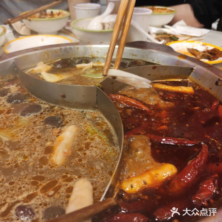 我们一共一大桌人，每个人付了八十，真的是吃到了饱