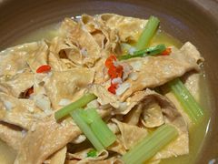 -阿瓦山寨·湘菜现炒·剁椒鱼头王(咸阳总店)