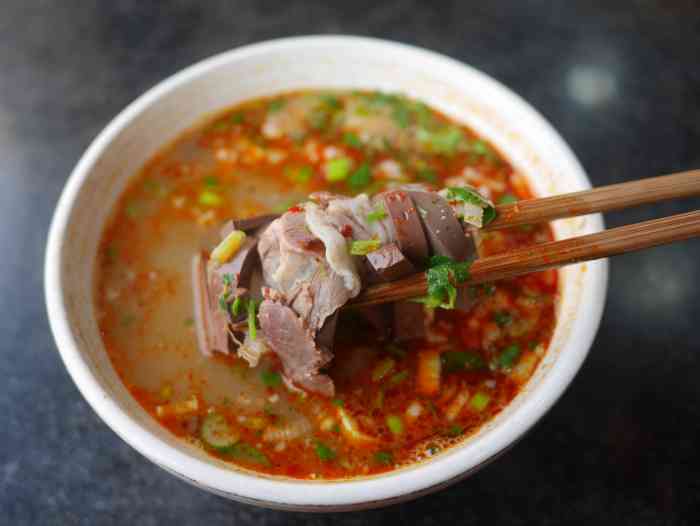 解州王剑羊肉泡-"味道一般吧!10几年没吃了,只能说退不了.