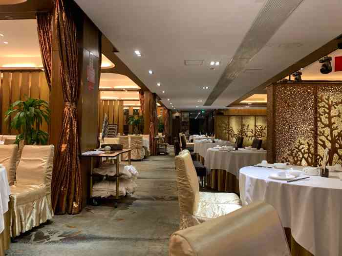 1号唐厨(赛马场店)-"在马场里面的1号唐厨,门口有大量露天停车.