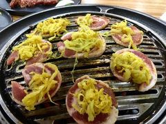 烤精选猪五花配酸菜-小米烤肉·和牛原切-创意韩料(东关店)