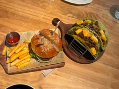 -三勾JJJ Burger&Coffee(梅溪湖店)