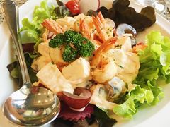 -Chom Cafe and Restaurant