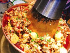 -沪小二炭火蛙锅(淮海中路美食不夜城店)