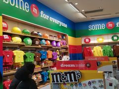 -m豆巧克力世界(上海世茂广场店)