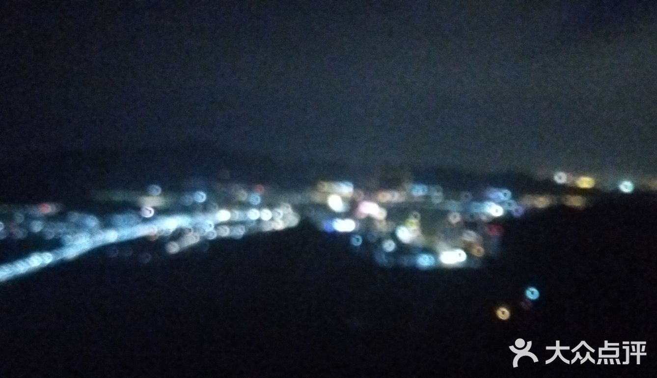 没到定都阁，中门寺上去，在去赵家洼的路上，好几个平台