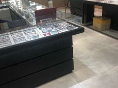 -吴良材眼镜(美罗城店)