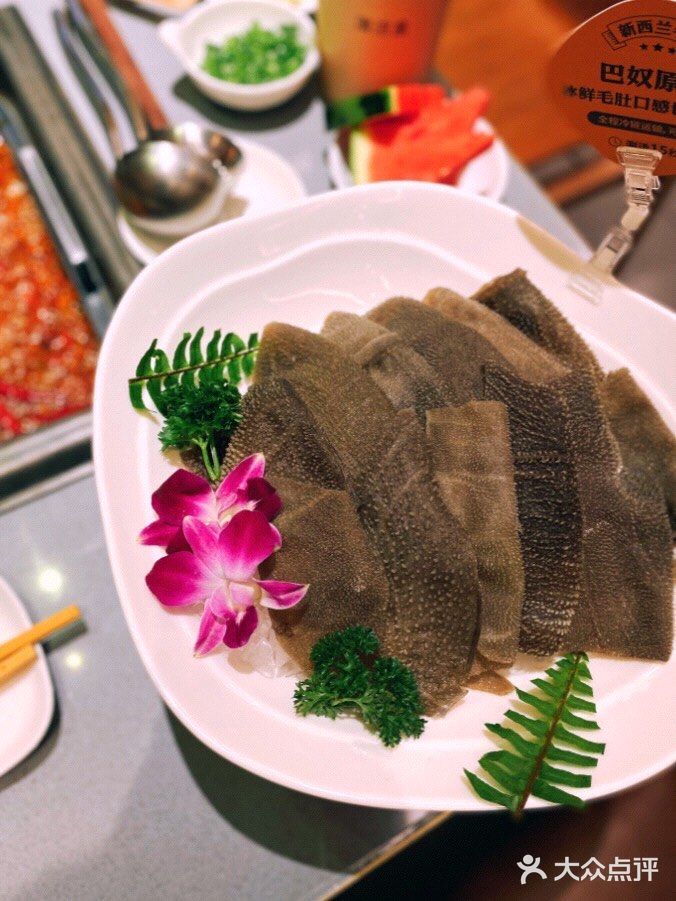 不惜几小时排队也要吃。漫长的等候，服务员真心很热情