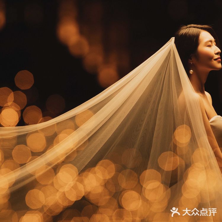 夜景婚纱照的拍摄不仅仅是迷离还有梦幻