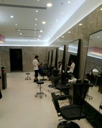 -TONI&GUY