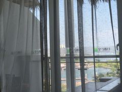 -皇马海口湾海景酒店(万绿园秀英港店)