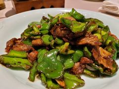 青椒炒黑猪肉-宏达宴老菜馆(群力第四大道店)