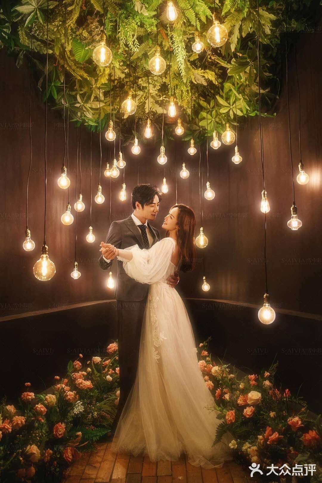 室内拍的夜景婚纱照