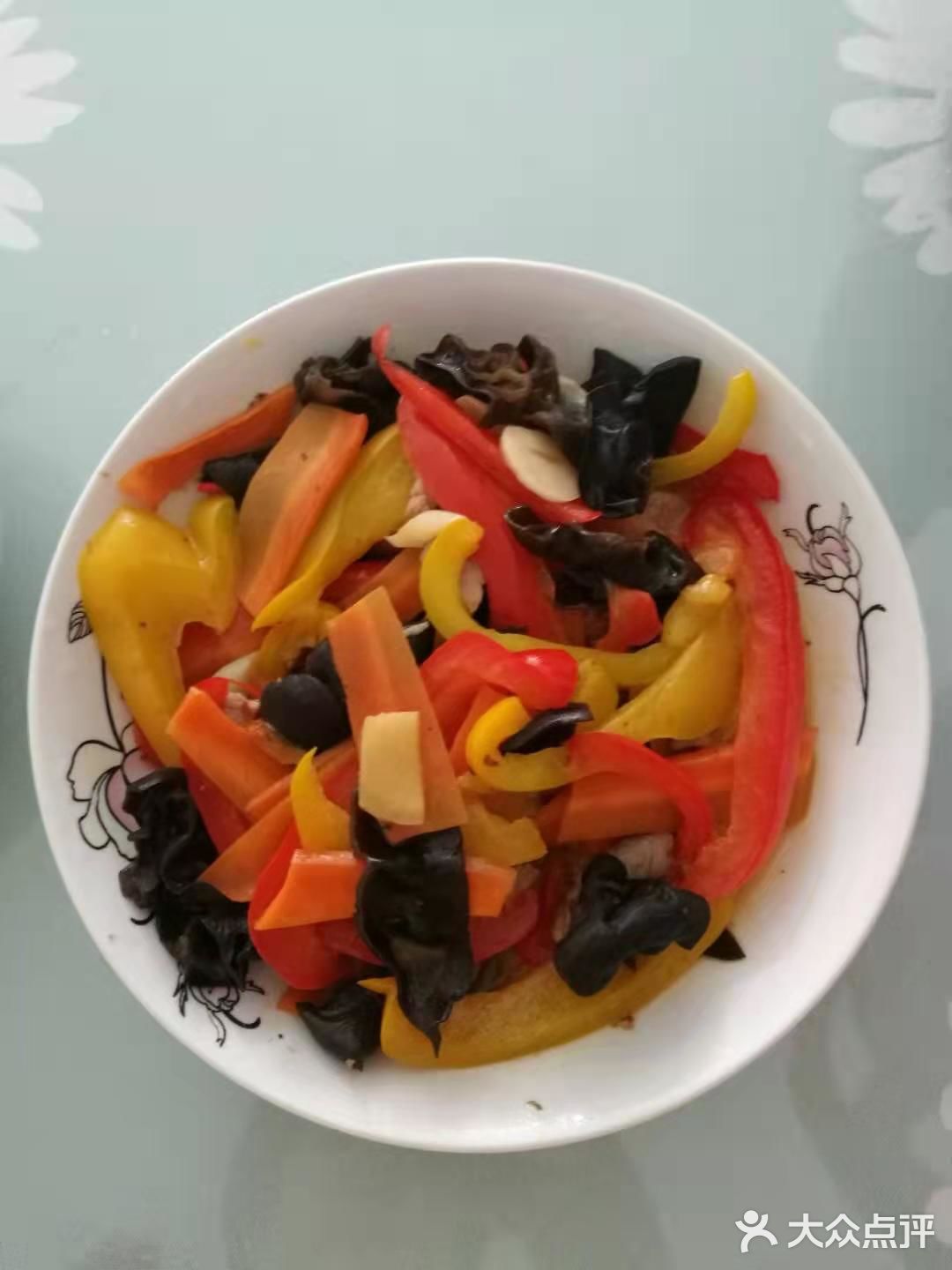 干活利索，我吃饭比较讲究，刘姨每天变着样的给我做饭