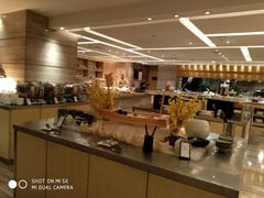 自助取餐区-北京王府井希尔顿酒店·万斯阁西餐厅