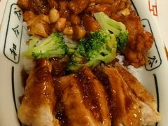 宫保鸡丁拼秘汁鸡排盖饭-和合谷(百荣店)