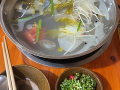 白酸锅底-龙大头庖汤店