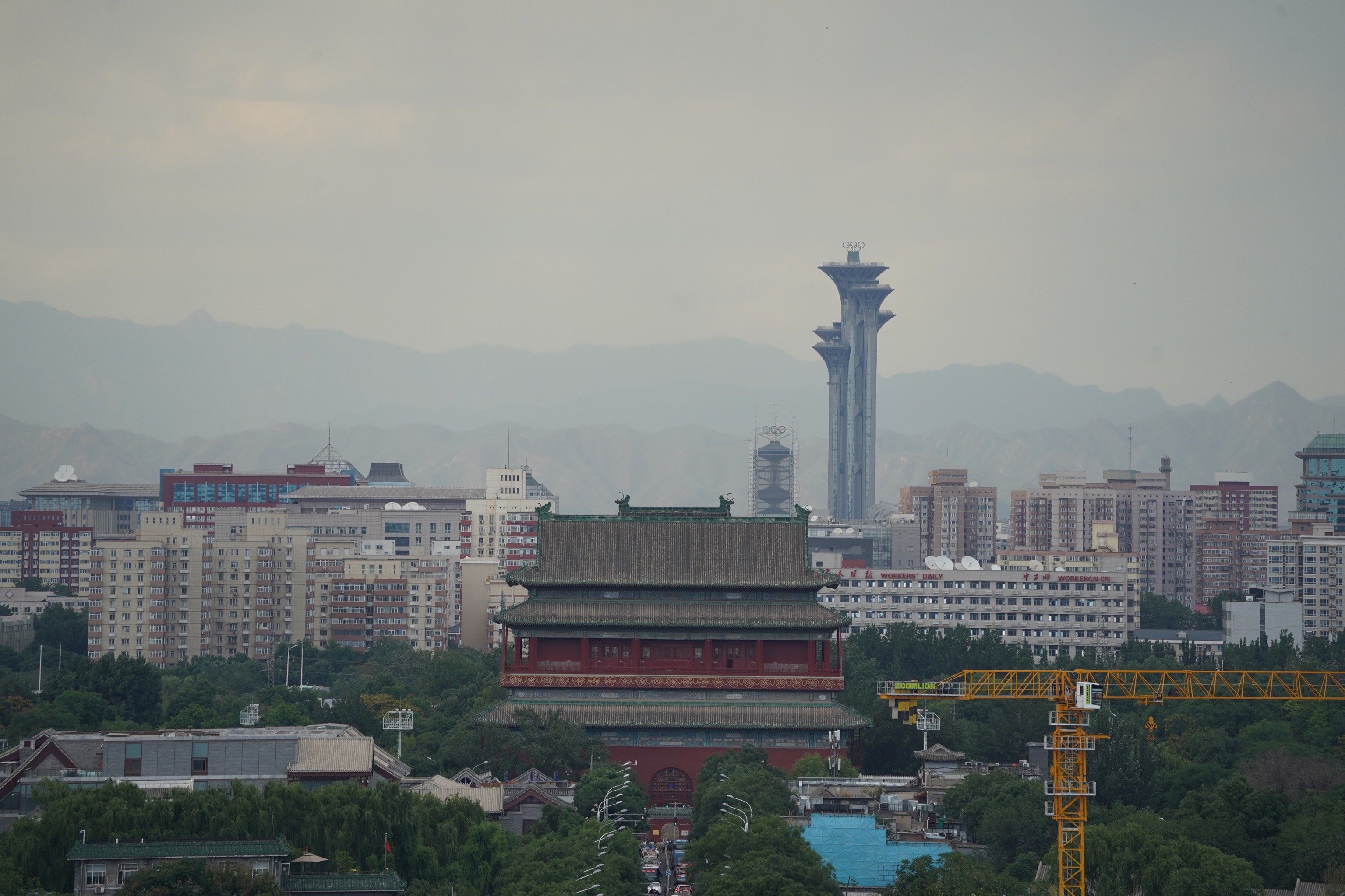 北京中轴线上最高建筑—奥运钉子塔