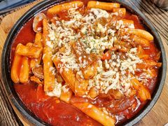 海鲜芝士炒年糕-MI WU FACTORY米屋美食工厂餐厅(绿地店)