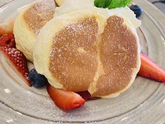 莓果奶油芝士舒芙蕾松饼-UPPER KITCHEN(延安路店)