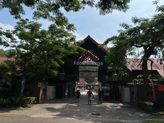 -东海岸人工湖美食村