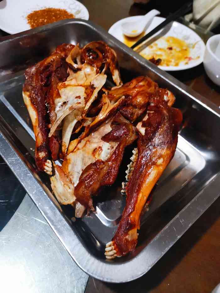 德顺全正宗烤羊头-"[薄荷]环境:大排档和室内都有,人气挺.