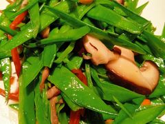 五彩花菇荷兰豆-云海肴·汽锅鸡·云南菜(美罗城店)