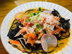 阿拉斯加蟹肉配海胆酱墨鱼汁意面-CHILLAX轻乐时(侨建·Hi City店)