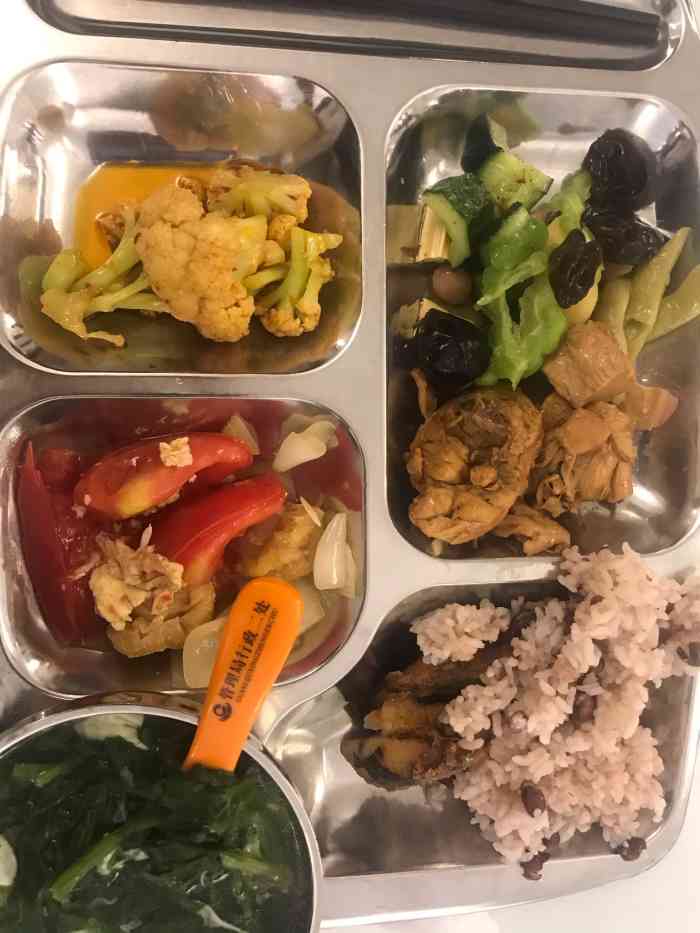 太原北街二号食堂-"不错,味道不错,环境一把,价格也便宜.