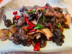 青杠木耳炒腊肉-蜀门客栈(剑门关景区店)