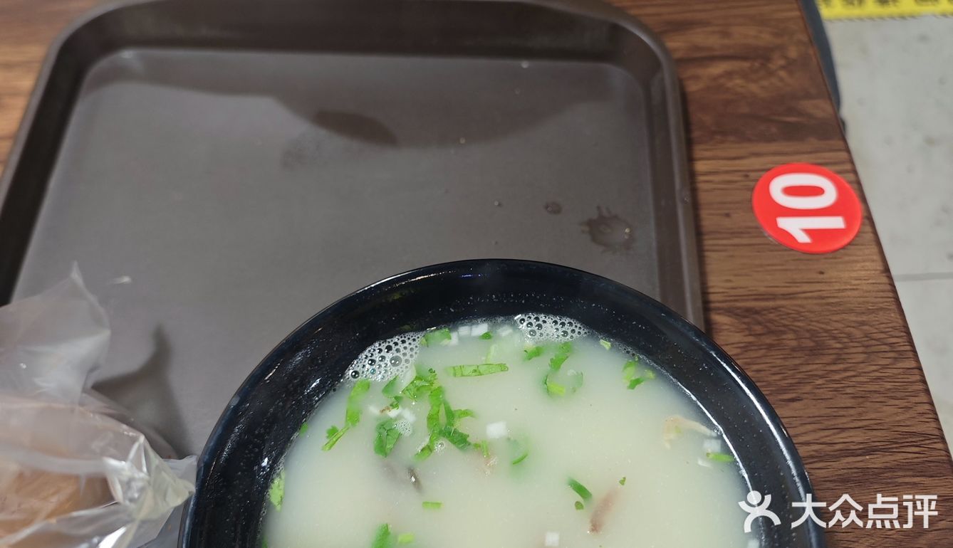 我们算是慕名而来，这应该是第四次来万红路羊汤了