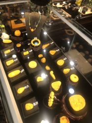 -灵彩珠宝(朗香街店)