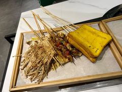 -山野的朋友露营炭火烤肉