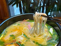 -银米·云南传统过桥米线(双廊黑金冠店)