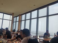 靠窗位-视界美食自助餐厅·石家庄希尔顿酒店