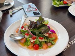 -Chom Cafe and Restaurant