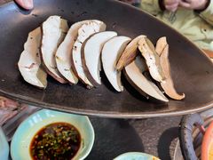 -菌自由丨野生菌火锅特色庭院餐厅(丽江古城店)