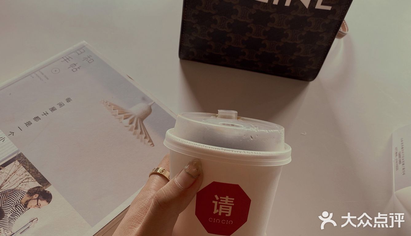这家咖啡店拍照的真的绝了！