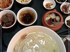 -建新园过桥米线(宝善街店)