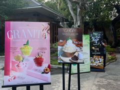 -Chom Cafe and Restaurant