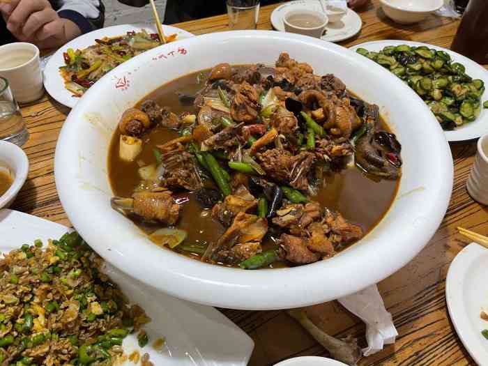 山沟沟炒鸡大排档(长沙路店)-"吃炒鸡很推荐的地方,是真的散养鸡,那种